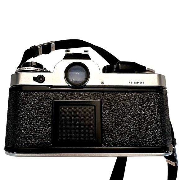 Nikon FM 35mm SLR Film Camera with Nikon Series E 150mm 1.8 Lens - Picture 3 of 7